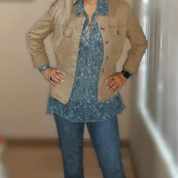 EUC CAbi Chase Field of Flowers Blouse- Size Small - Picture 7 of 8